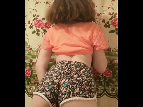 ❤️ Tânără sexy care se dezbracă de pantaloni scurți în fața camerei de filmat ❤❌  at porn ro.sexvideogif.ru ❌️
