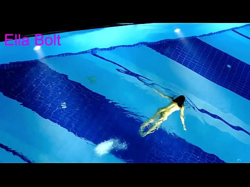 ❤️ Nu mă pot opri din privit, tânără blondă surprinsă înotând goală în piscina stațiunii ELLA BOLT ❤❌  at porn ro.sexvideogif.ru ❌️