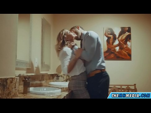 ❤️ Când o blondă cu sânii mari te seduce într-o toaletă publică ❤❌  at porn ro.sexvideogif.ru ❌️
